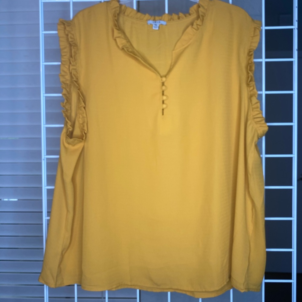Sleeveless ruffle trim blouse